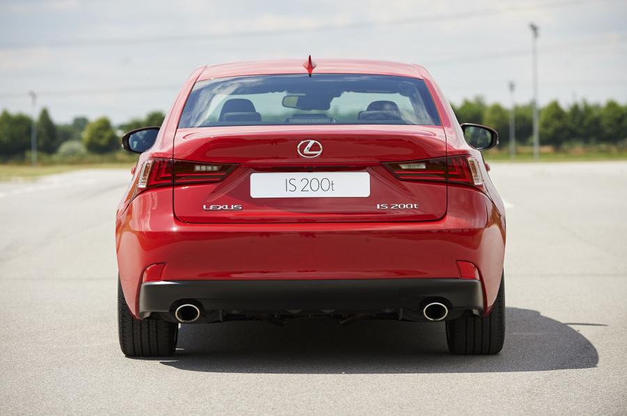  Lexus IS200t F-Sport 2015 года  (фото 8 из 52)